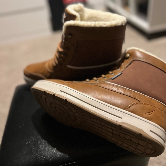 Gentle worn size 11 Nautica Boots. - Picture 5 of 6